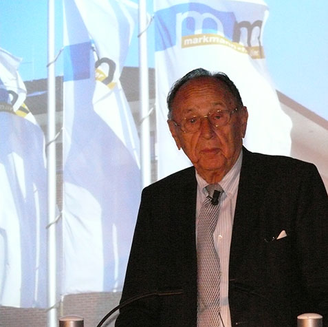 Hans-Dietrich Genscher, u.a. ehemaliger Bundesminister des Auswärtigen sowie Vizekanzler der Bundesrepublik Deutschland, hält eine Rede auf einer m+m Firmenveranstaltung.