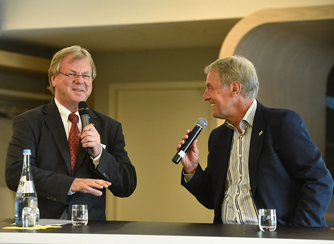 Fernsehmoderator und Sportreporter Jörg Wontorra und m+m Geschäftsführer Michael Müller im Podiumsgespräch. 